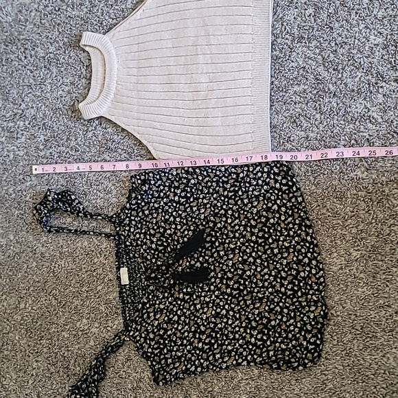 2 STUNNING CROP TOPS FLORAL AND RIBBED KNIT HALTER - Picture 6 of 11